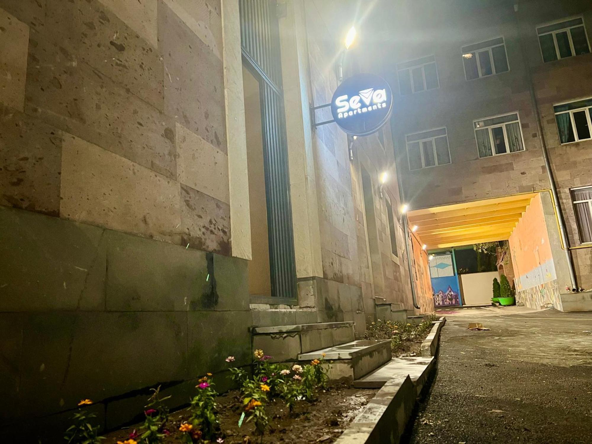 Seva Apart-Hotel Komitas Ереван Екстериор снимка